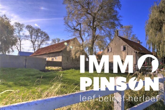Ferme authentique avec des terres agricoles à vendre à Steenkerke - Immo Pinson