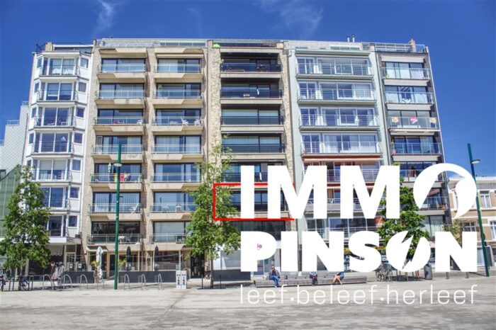 Ruim appartement aan de zonnige zijde van de markt van De Panne. te koop in De Panne - Immo Pinson